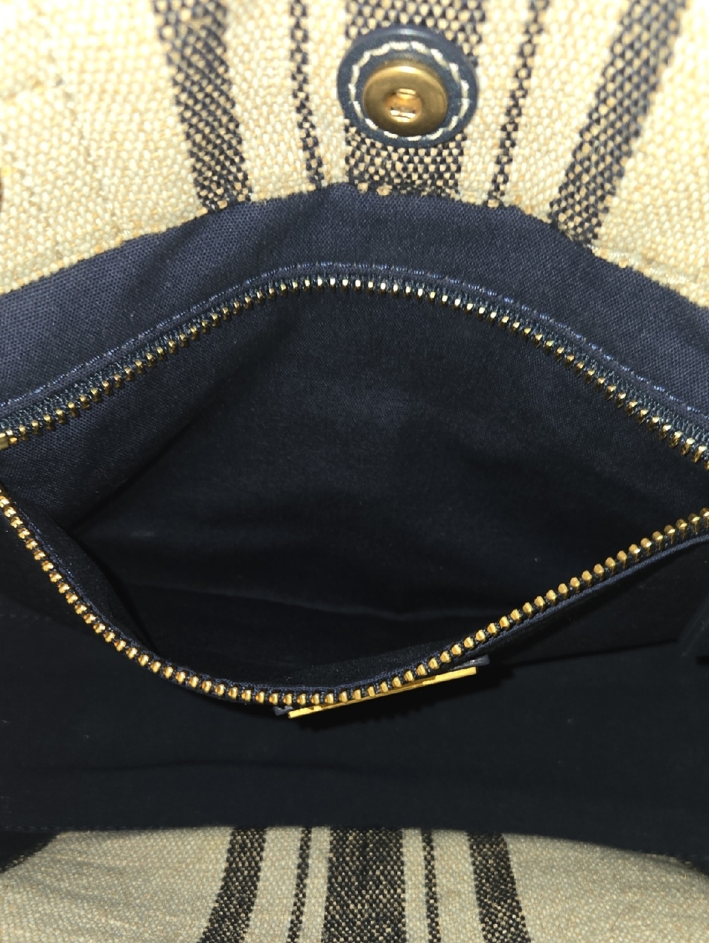 Tory Burch Blue & Cream Striped Crossbody Tote With Large Tory Emblem EUC - Picture 9 of 9